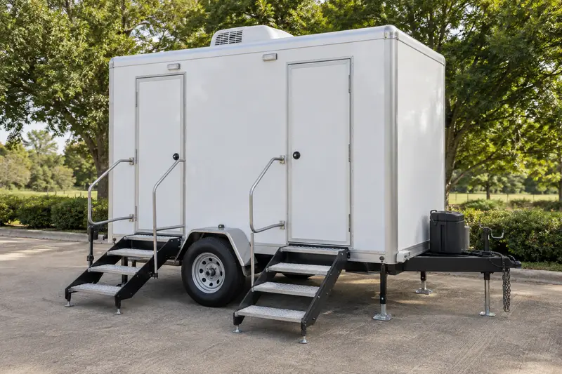 Restroom trailers & luxury options
